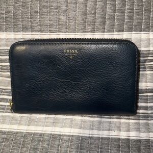 NWOT Fossil Blue Sydney Leather Multi Compartment Gold Zip Wallet Issue No. 1954